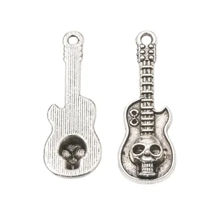Ciondolo chitarra retrò argento con teschio in stile punk per creazione gioielli DIY