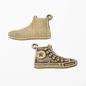 Pendentifs baskets vintage en alliage de bronze pour bijoux DIY, design de chaussure haute