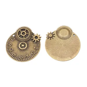 Steampunk-Zahnradanhänger aus Bronze mit Nummernskala in Vorder- und Rückansicht