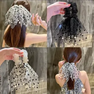 Elastico per capelli con fiocco in tulle a cuori e perle nei colori nero e crema