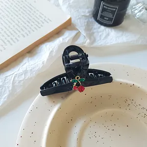 Eleganter schwarzer Kirsch-Haarclip mit Strasssteinen in hochwertigem ästhetischem Design