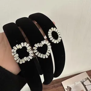 Serre-tête vintage en velours noir avec cœurs en strass brillants et base épaisse
