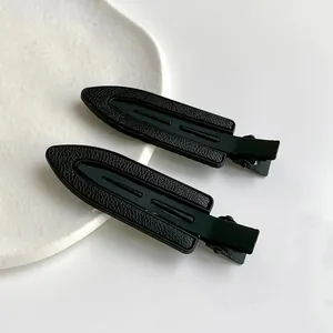 Lot de deux barrettes à cheveux noires minimalistes avec texture cuir élégante