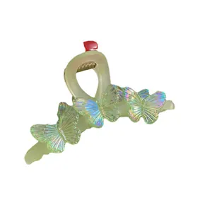 Pince à cheveux vert clair translucide avec des accents de papillon holographique