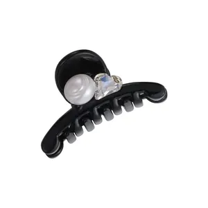 Elegant black hair claw clip featuring a white pearl and heart-shaped crystal accent