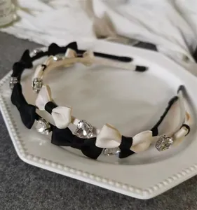 Eleganti cerchietti con fiocchi e cuori di cristallo, nero e beige, stile principessa
