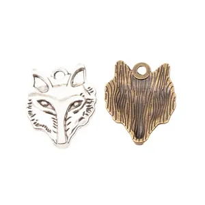 Vintage Wolfskopf Anhänger in Silber und Bronze mit strukturierter Rückseite für DIY Schmuck