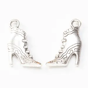 Vintage zilveren legering laarshangers met gedetailleerd reliëf voor DIY-sieraden