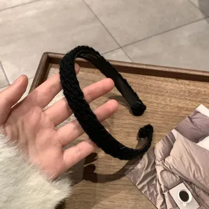 Detail of black knitted headband featuring thick woven texture and non-slip inner lining