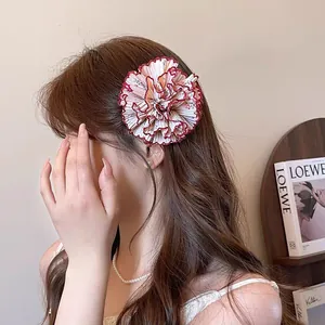 Pinza para el pelo con diseño de flor plisada rosa y bordes rojos para mujer