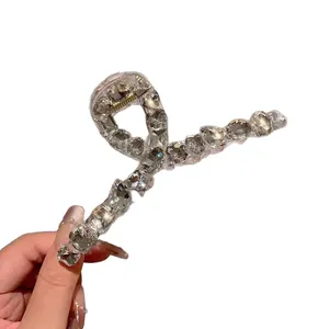 Pince à cheveux en cristal étincelant avec strass irréguliers sur base en métal