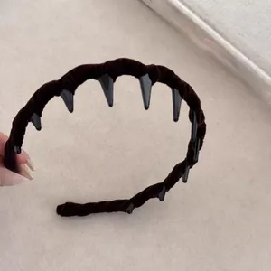 Cerchietto in velluto marrone con denti antiscivolo, accessorio capelli autunnali