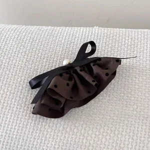 Barrette vintage à pois café avec froufrous, nœud en satin noir et perle blanche