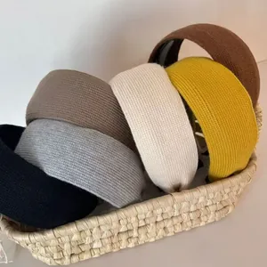 Serre-tête large en maille pour femme aux tons terre avec dents antidérapantes