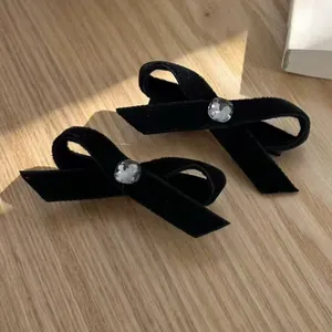 Barrette à Cheveux Nœud en Velours Élégant Français avec Strass Central Ruban Noir Pince à Bec de Canard Accessoires Cheveux Femme