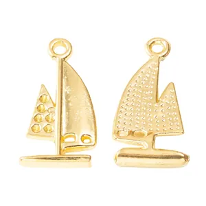 Gouden zeilboot hanger van metaal voor DIY sieraden, voor- en achterkant beeld