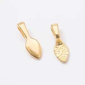 Vintage alloy pendant buckles set with smooth and hammered metal texture finishes