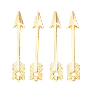 Quatre pendentifs en forme de flèche dorée pour la création de bijoux DIY