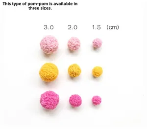 Detailed size chart showing 1.5cm, 2.0cm, and 3.0cm handmade crochet wool balls in pink and yellow