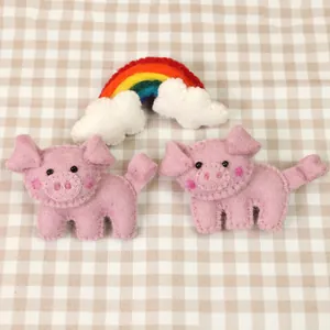 Handmade Wool Felt Pink Pig Brooch For Women Kids Cute Cartoon Animal Pin Anti-Exposure Badge For Coat Sweater Decoration Gift