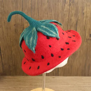 Cappello in Feltro di Lana Creativo a Forma di Fragola Stile Pastorale Personalizzato Cappello a Secchiello per Uomo Donna