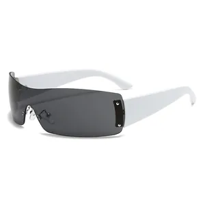 Lunettes de soleil sans monture Y2K avec branches blanches et verre panoramique foncé