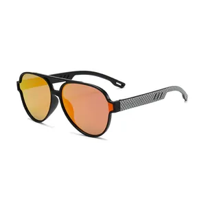 Lunettes de soleil aviateur avec monture noire mate et verres miroirs orange-rouge