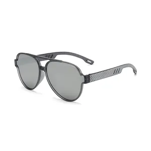 Lunettes de soleil aviateur classiques avec monture en carbone et verres gris clair