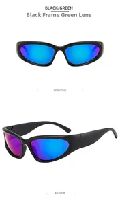 Vista frontal y lateral de 45 grados de las gafas de sol deportivas negras con lentes verdes