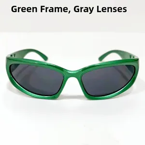 Detalle de la montura deportiva verde con lentes grises para gafas de sol de ciclismo