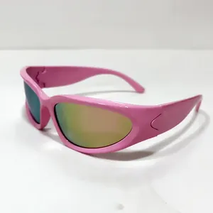 Detail of pink Y2K sports sunglasses featuring iridescent mirror lenses and sleek frame