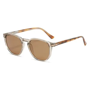 Retro polarized sunglasses with transparent brown frame and tortoiseshell temples for women