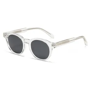 Moderne Retro-Sonnenbrille transparent mit polarisierten Gläsern und Metalleinsatz-Bügeln