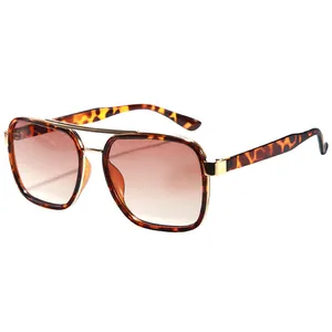 Fashionable tortoise shell square frame sunglasses with gradient brown UV lenses