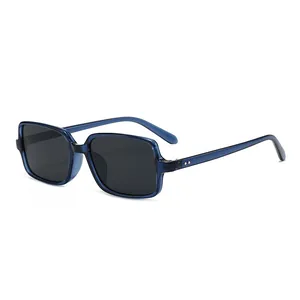 Occhiali da sole quadrati blu scuro alla moda con lenti grigie e montatura retrò