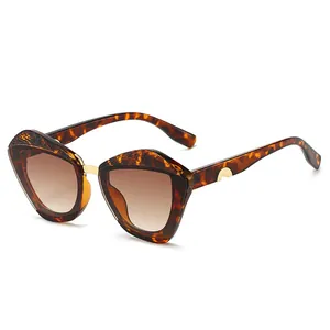 Lunettes papillon écaille avec verres dégradés marron et branches en métal doré