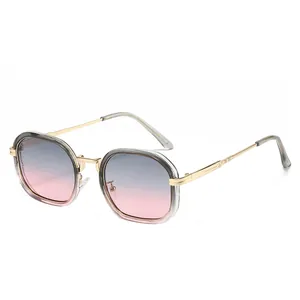 Lunettes de soleil géométriques pour femmes avec verres dégradés roses et monture dorée chic