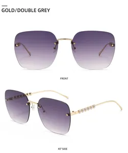 Vue détaillée des lunettes de soleil carrées sans monture avec perles sur les branches d'or