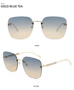 Vue de face et de côté de lunettes de soleil carrées sans monture avec branches en perles