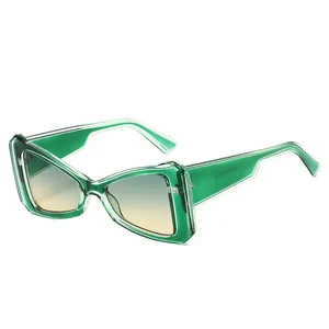 Lunettes de soleil œil de chat à monture verte et verres dégradés colorés