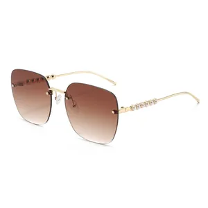 Lunettes de soleil carrées sans monture avec verres dégradés marron et branches perlées