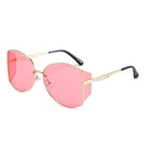 Modische Oversize-Sonnenbrille aus Goldmetall mit rosa transparenten Gläsern für Damen