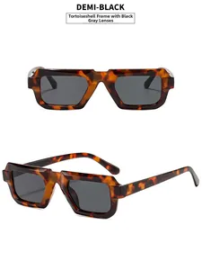 Détails de lunettes de soleil carrées rétro avec monture écaille et verres gris