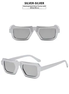 Vue détaillée de lunettes de soleil rectangulaires argentées avec verres effet miroir