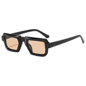 Lunettes de soleil rétro rectangulaires à monture noire épaisse et verres marron