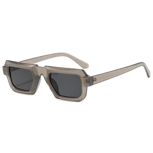 Lunettes de soleil vintage rectangulaires avec monture thé et verres gris foncé