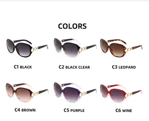 Six paires de lunettes de soleil tendance avec détails de chaîne en métal sur les branches