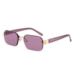 Lunettes de soleil rectangulaires sans monture avec verres violets et pont doré