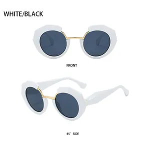 Vorder- und Seitenansicht der weißen geometrischen Sonnenbrille mit grauen Gläsern