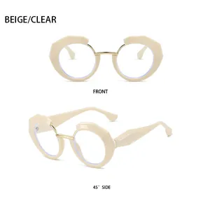 Detailansicht der beigen geometrischen Oversize-Sonnenbrille mit Metallsteg von vorne